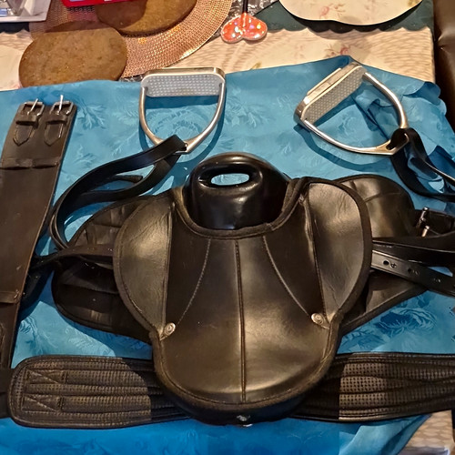 Ponysattel mit extra - , riemen